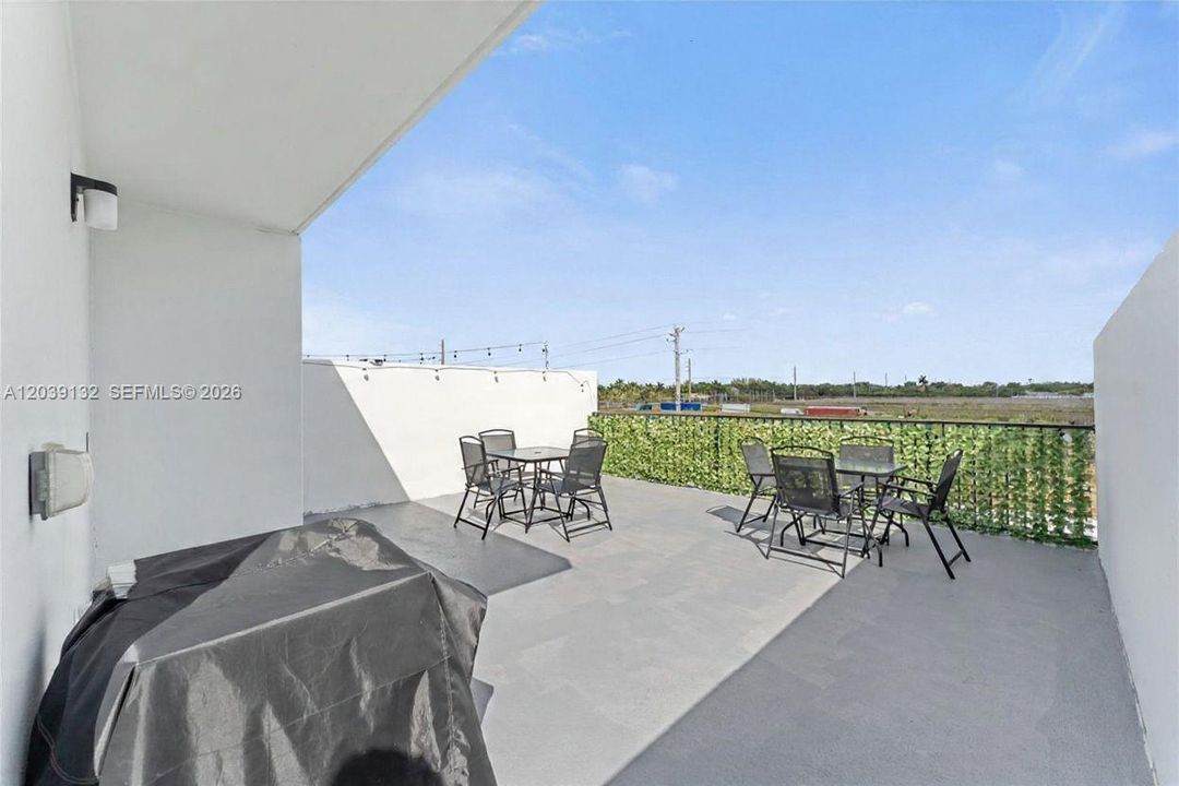 En Venta: $430,000 (4 camas, 3 baños, 1398 Pies cuadrados)