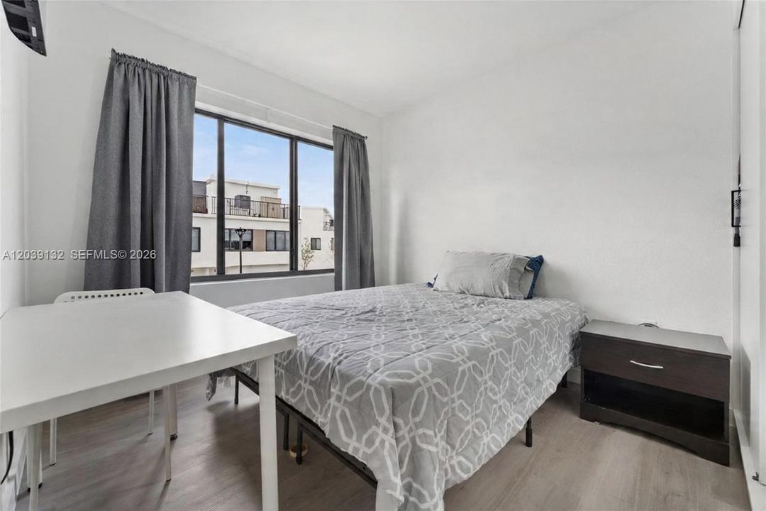 En Venta: $430,000 (4 camas, 3 baños, 1398 Pies cuadrados)