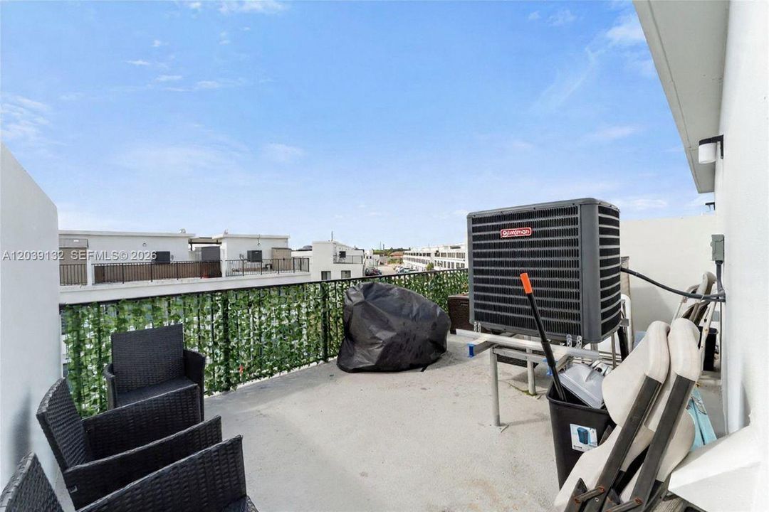 En Venta: $430,000 (4 camas, 3 baños, 1398 Pies cuadrados)