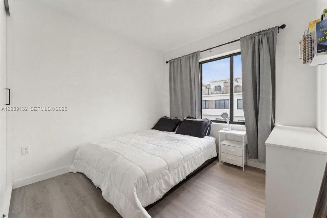 En Venta: $430,000 (4 camas, 3 baños, 1398 Pies cuadrados)