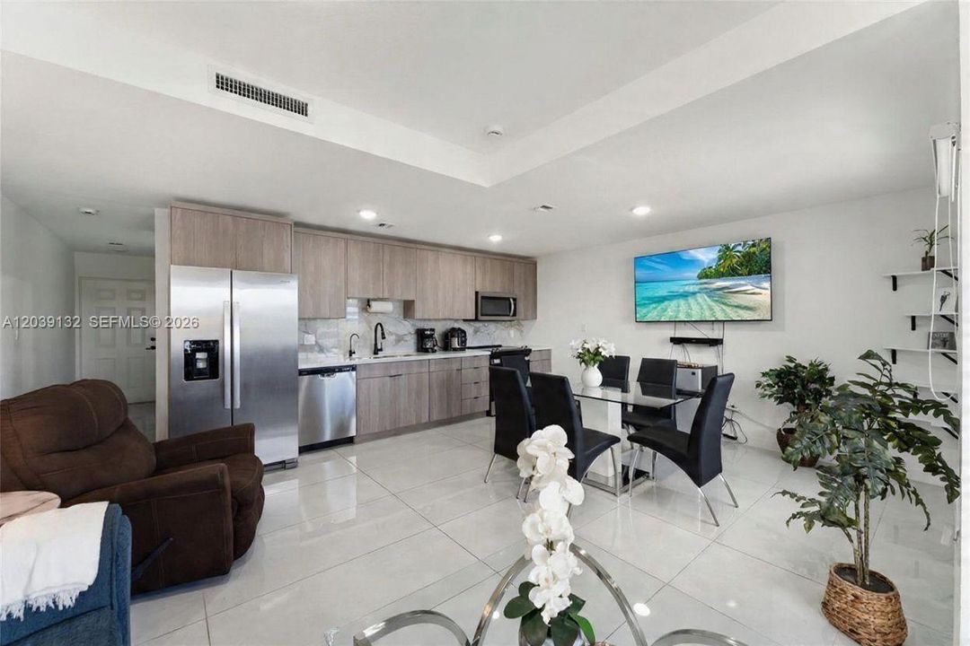 En Venta: $430,000 (4 camas, 3 baños, 1398 Pies cuadrados)