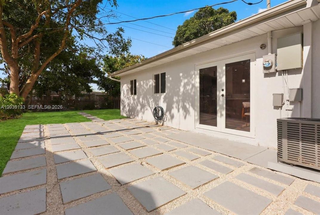 For Sale: $470,000 (3 beds, 2 baths, 1148 Square Feet)