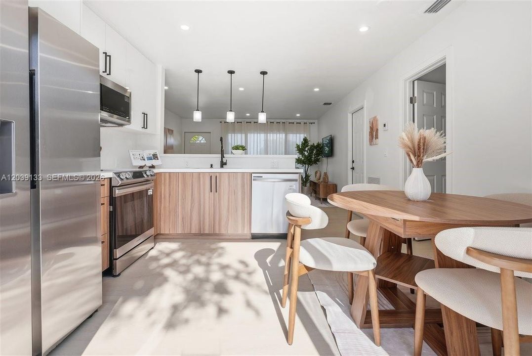 For Sale: $470,000 (3 beds, 2 baths, 1148 Square Feet)
