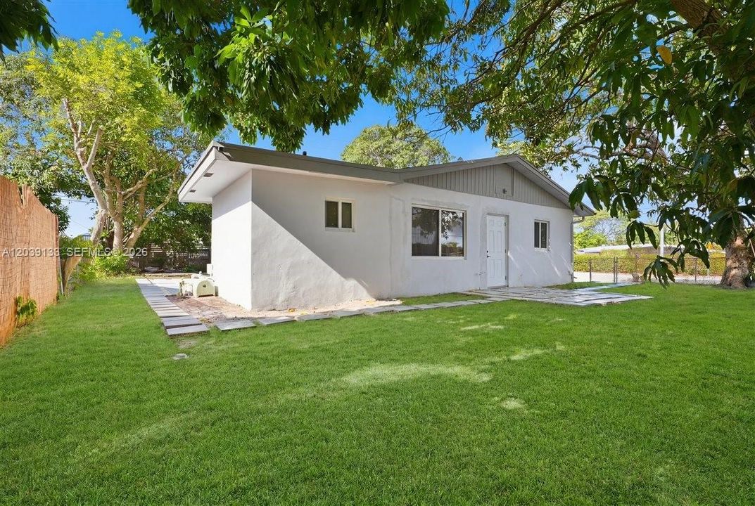 For Sale: $470,000 (3 beds, 2 baths, 1148 Square Feet)
