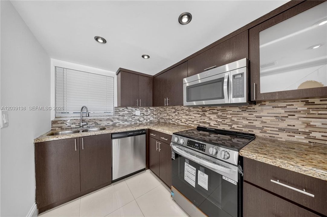 В аренду: $2,300 (1 спален, 1 ванн, 1125 Квадратных фут)
