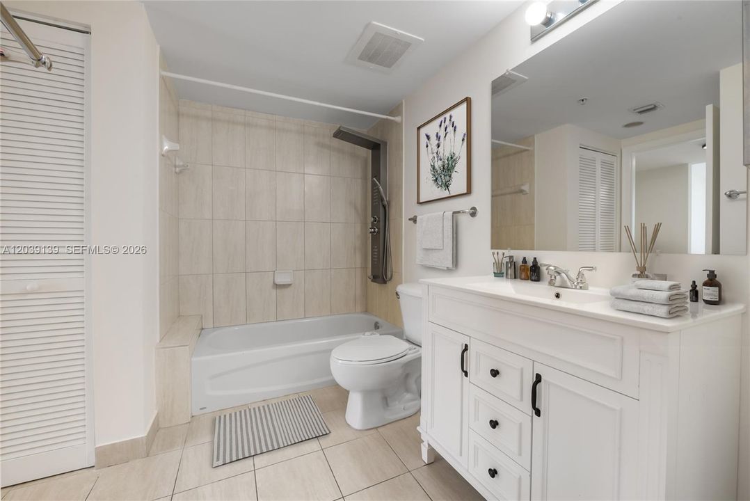 For Sale: $325,000 (1 beds, 1 baths, 791 Square Feet)