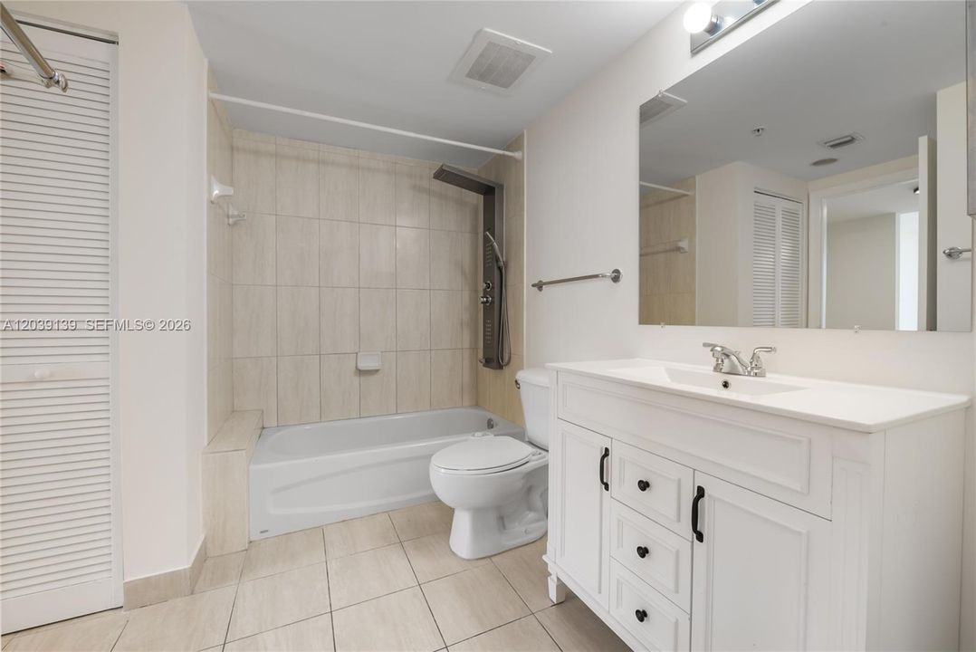 For Sale: $325,000 (1 beds, 1 baths, 791 Square Feet)