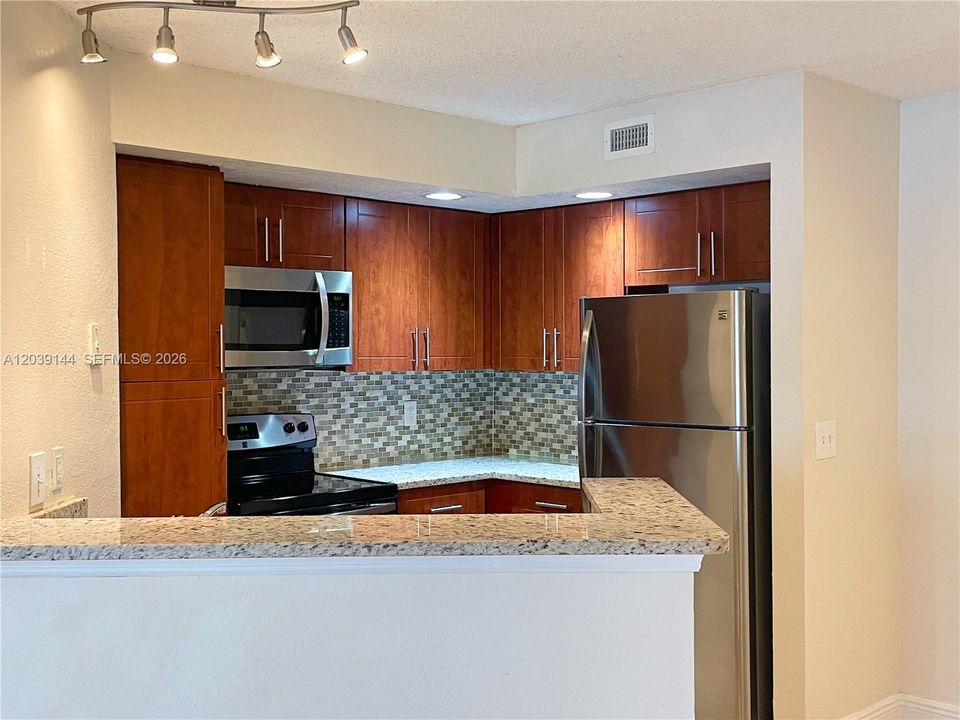 For Sale: $229,000 (1 beds, 1 baths, 743 Square Feet)