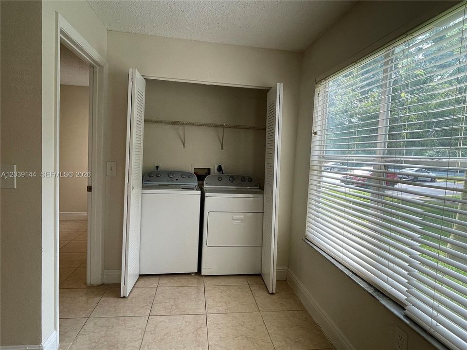 For Sale: $229,000 (1 beds, 1 baths, 743 Square Feet)
