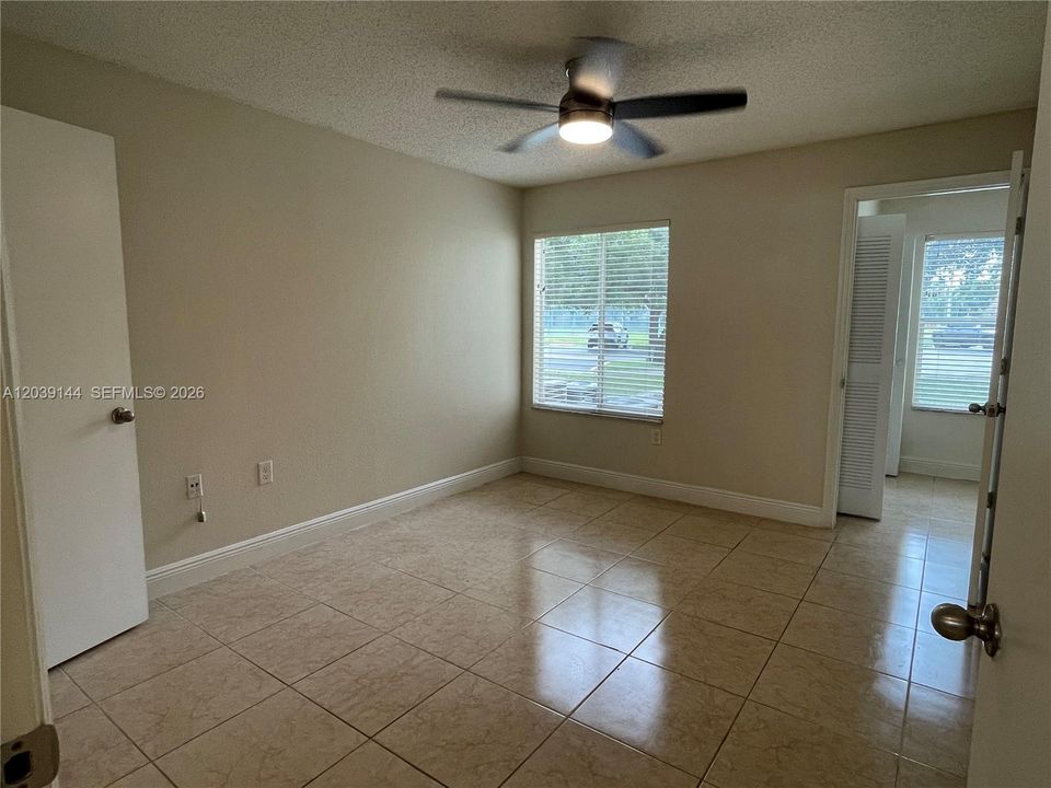 For Sale: $229,000 (1 beds, 1 baths, 743 Square Feet)