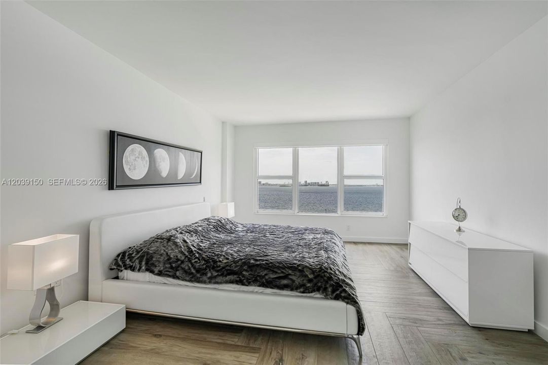 En Venta: $347,500 (2 camas, 2 baños, 1358 Pies cuadrados)