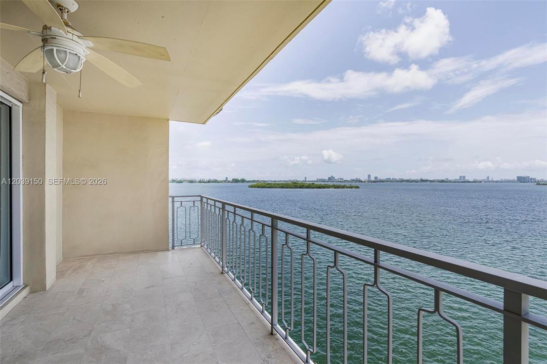 En Venta: $347,500 (2 camas, 2 baños, 1358 Pies cuadrados)