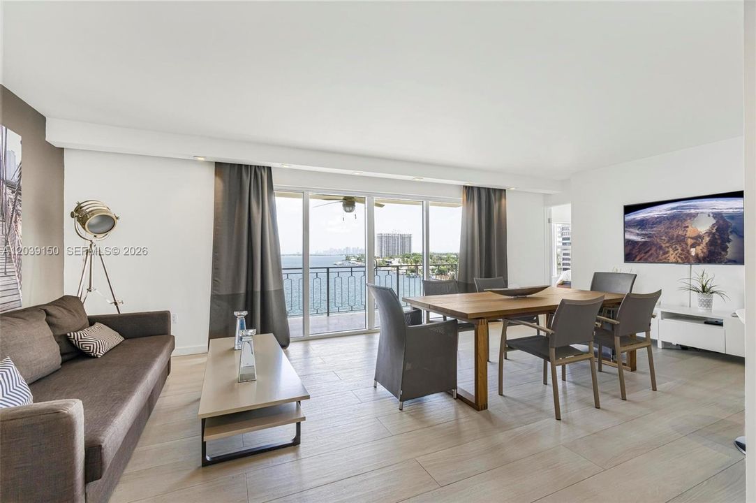 En Venta: $347,500 (2 camas, 2 baños, 1358 Pies cuadrados)
