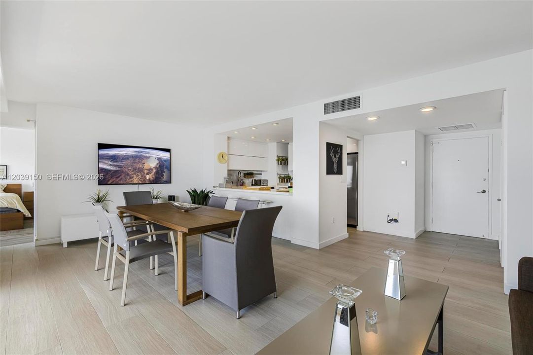 En Venta: $347,500 (2 camas, 2 baños, 1358 Pies cuadrados)