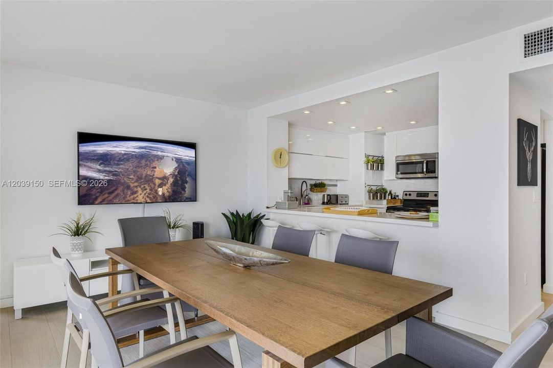 En Venta: $347,500 (2 camas, 2 baños, 1358 Pies cuadrados)