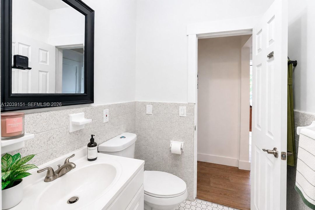 Hallway bathroom/guest bath actual