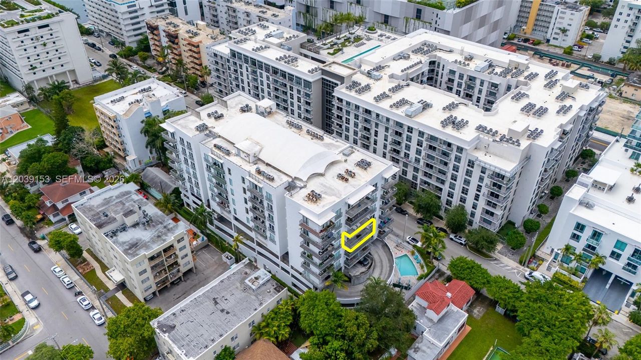 For Sale: $320,000 (1 beds, 1 baths, 833 Square Feet)