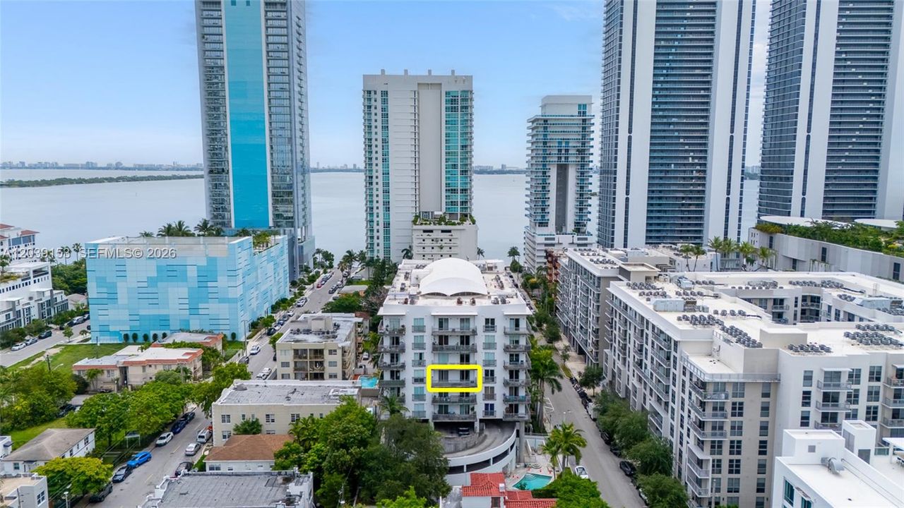 For Sale: $320,000 (1 beds, 1 baths, 833 Square Feet)