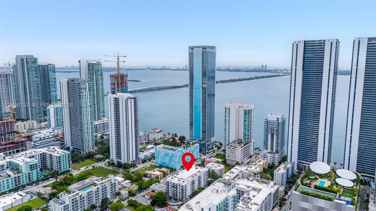 For Sale: $320,000 (1 beds, 1 baths, 833 Square Feet)