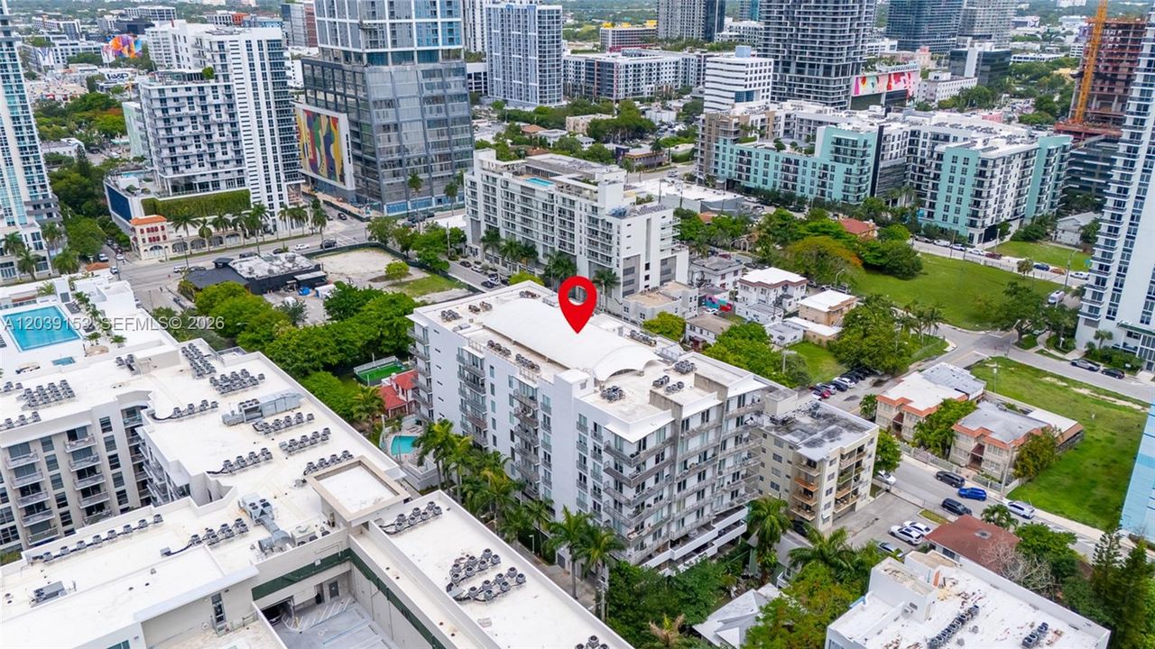 For Sale: $320,000 (1 beds, 1 baths, 833 Square Feet)