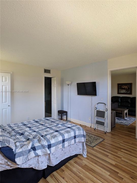 For Sale: $134,900 (2 beds, 2 baths, 800 Square Feet)