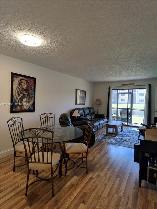 For Sale: $134,900 (2 beds, 2 baths, 800 Square Feet)