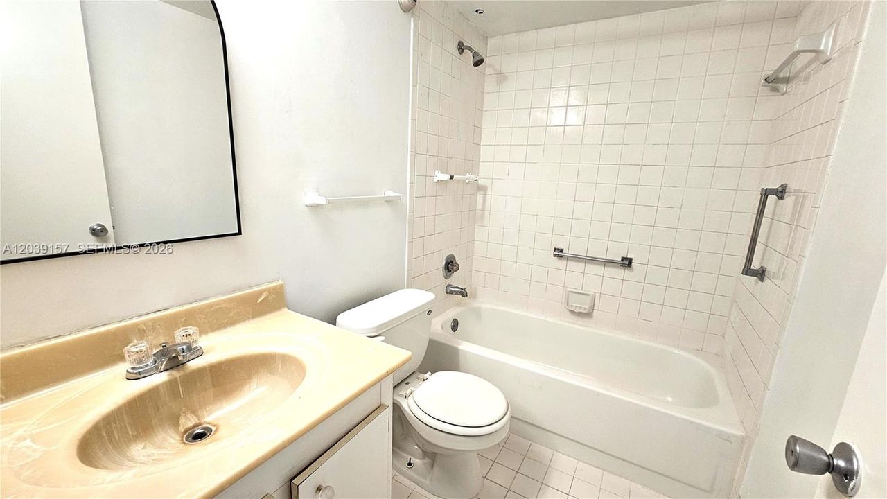 На продажу: $169,000 (2 спален, 1 ванн, 953 Квадратных фут)