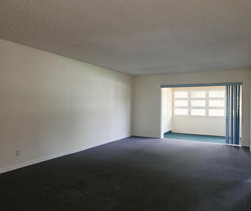 Living Room/ Dining