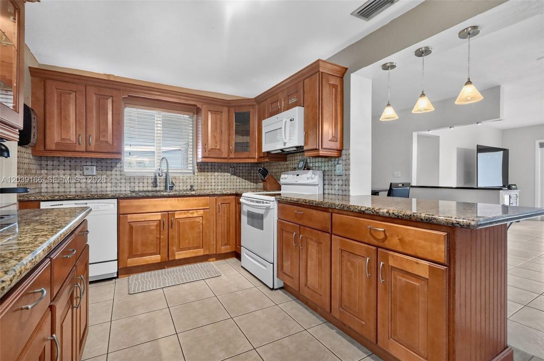 En Venta: $598,000 (3 camas, 1 baños, 1268 Pies cuadrados)