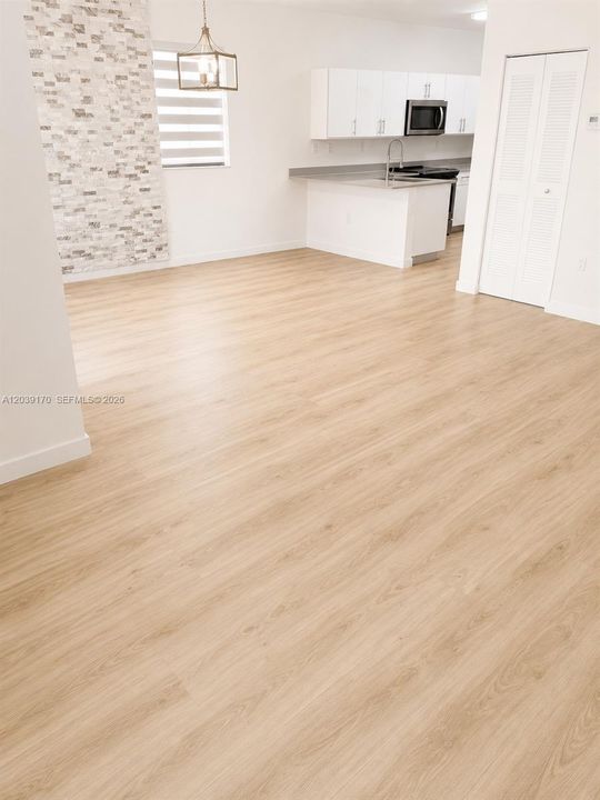 В аренду: $2,600 (2 спален, 2 ванн, 1313 Квадратных фут)