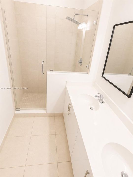 В аренду: $2,600 (2 спален, 2 ванн, 1313 Квадратных фут)