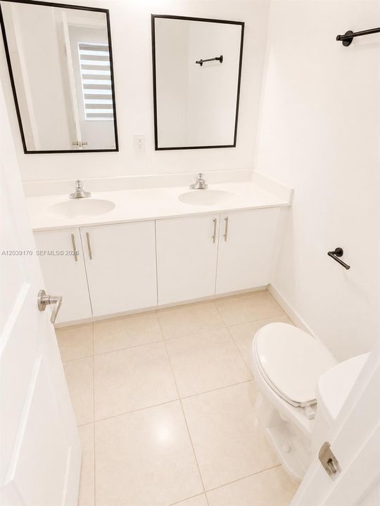 В аренду: $2,600 (2 спален, 2 ванн, 1313 Квадратных фут)