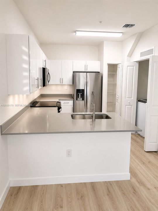 В аренду: $2,600 (2 спален, 2 ванн, 1313 Квадратных фут)