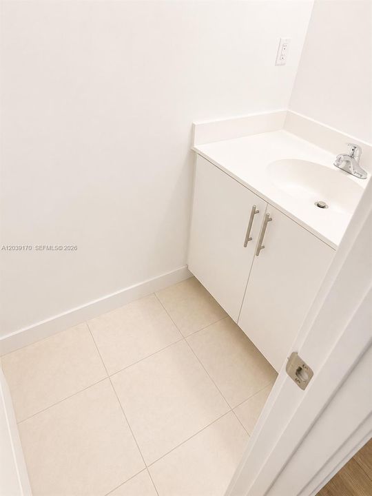 В аренду: $2,600 (2 спален, 2 ванн, 1313 Квадратных фут)
