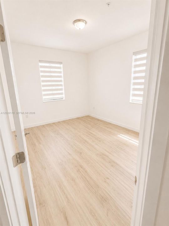 В аренду: $2,600 (2 спален, 2 ванн, 1313 Квадратных фут)