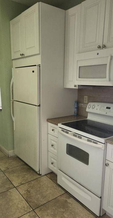 Clubhouse Kitchen 3