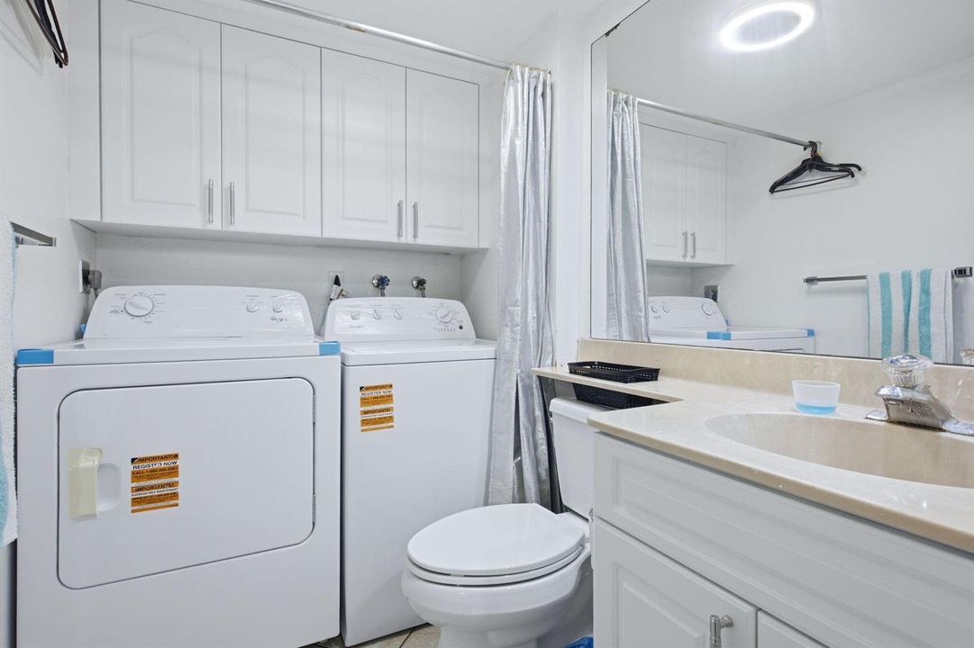 Main Level Bath/Laundry Room