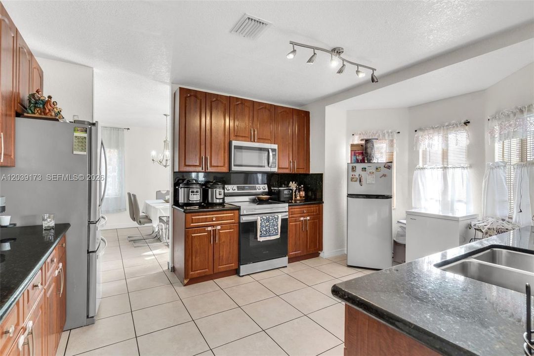 For Sale: $575,000 (4 beds, 3 baths, 2256 Square Feet)