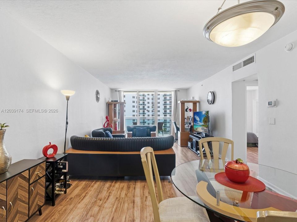 En Venta: $299,900 (1 camas, 1 baños, 906 Pies cuadrados)