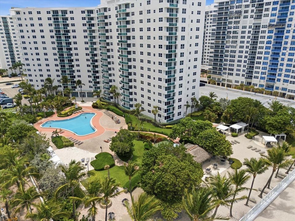 En Venta: $299,900 (1 camas, 1 baños, 906 Pies cuadrados)