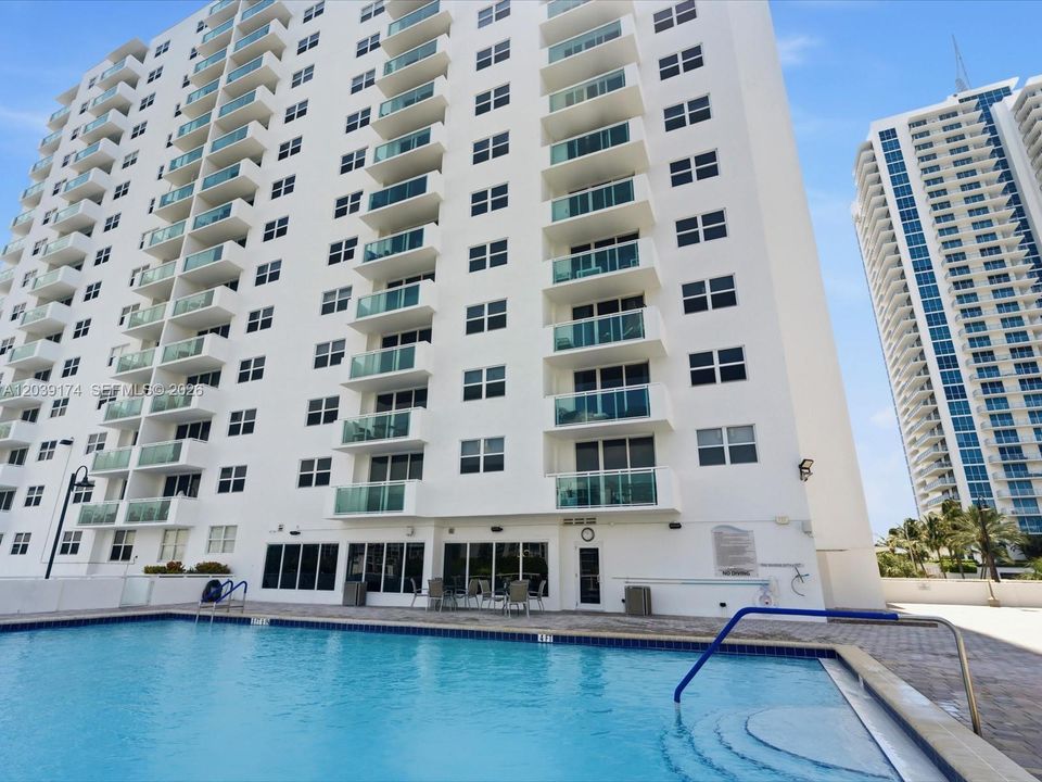 En Venta: $299,900 (1 camas, 1 baños, 906 Pies cuadrados)