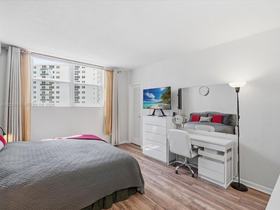 En Venta: $299,900 (1 camas, 1 baños, 906 Pies cuadrados)