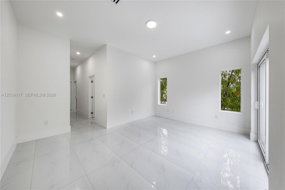 En Renta: $9,800 (3 camas, 3 baños, 2112 Pies cuadrados)