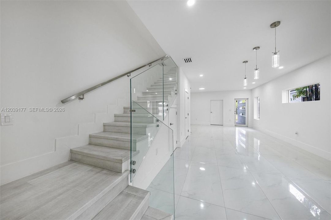 En Renta: $9,800 (3 camas, 3 baños, 2112 Pies cuadrados)