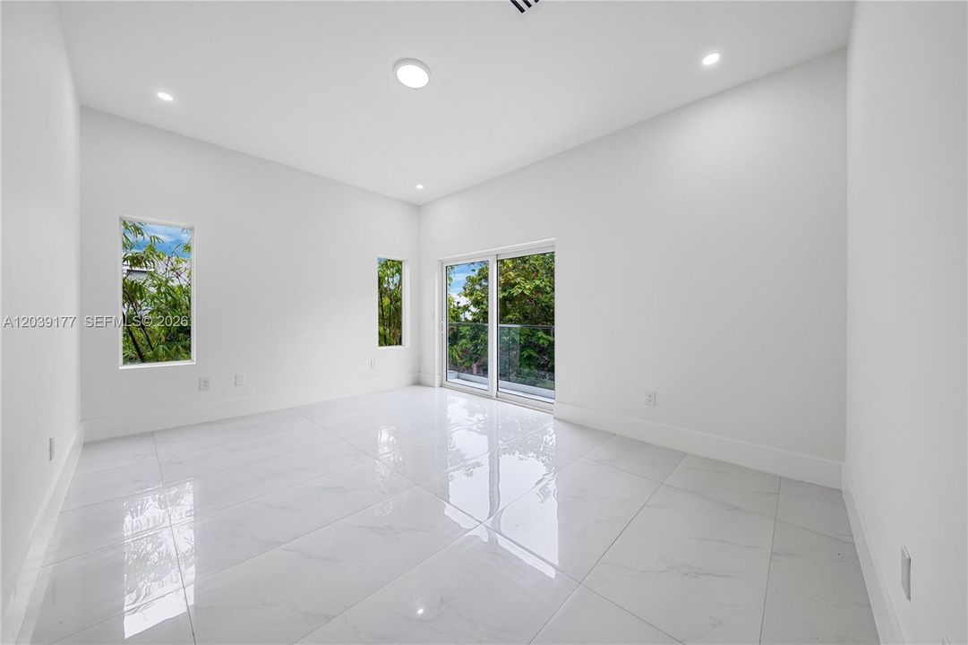 En Renta: $9,800 (3 camas, 3 baños, 2112 Pies cuadrados)
