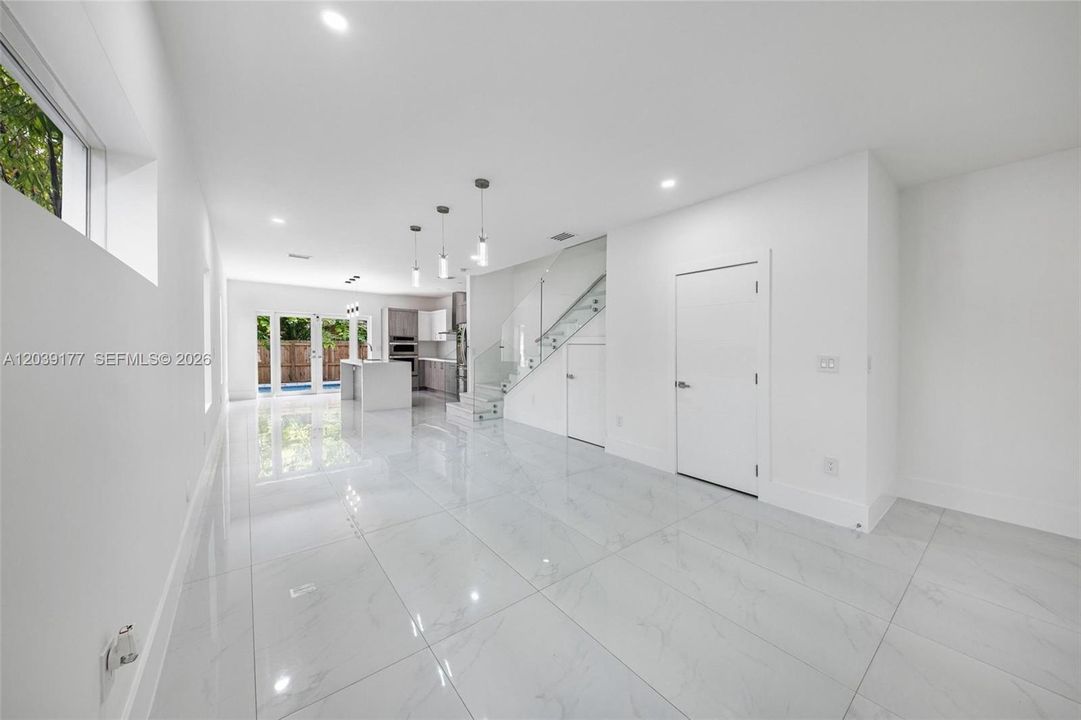 En Renta: $9,800 (3 camas, 3 baños, 2112 Pies cuadrados)