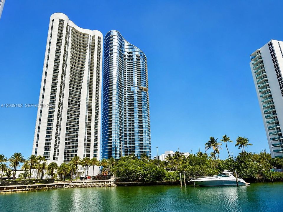 For Sale: $3,147,000 (3 beds, 3 baths, 2928 Square Feet)
