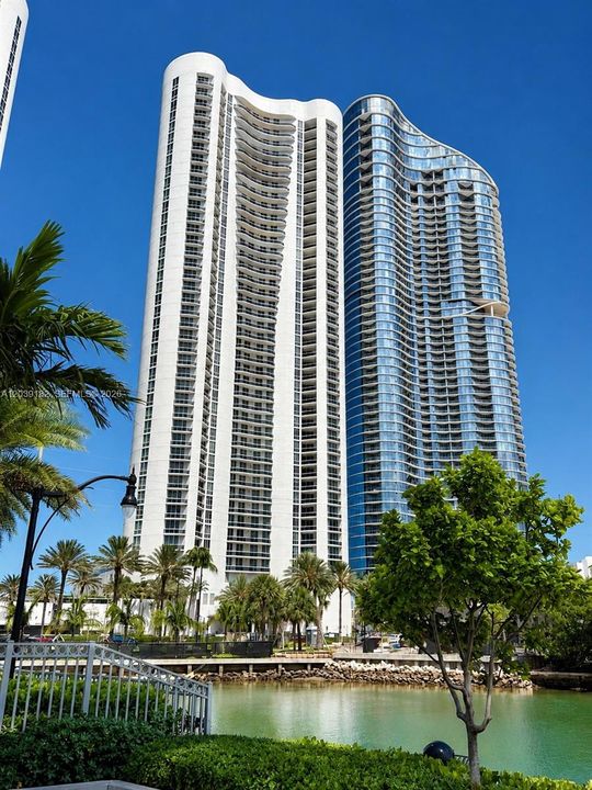 For Sale: $3,147,000 (3 beds, 3 baths, 2928 Square Feet)