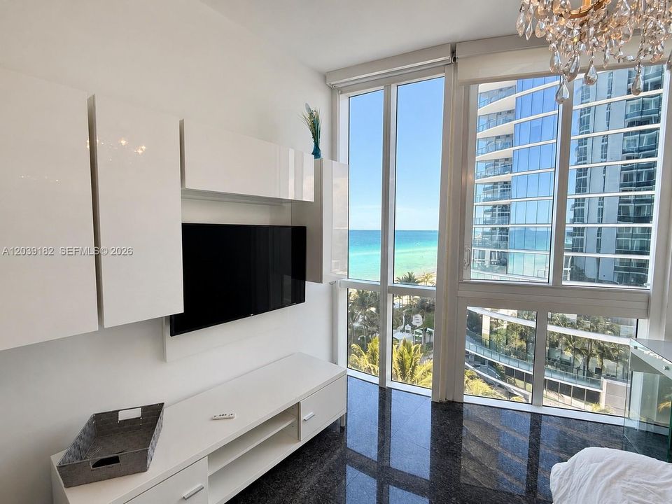 For Sale: $3,147,000 (3 beds, 3 baths, 2928 Square Feet)