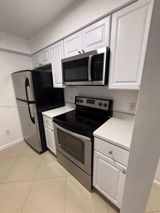For Rent: $2,050 (2 beds, 1 baths, 838 Square Feet)
